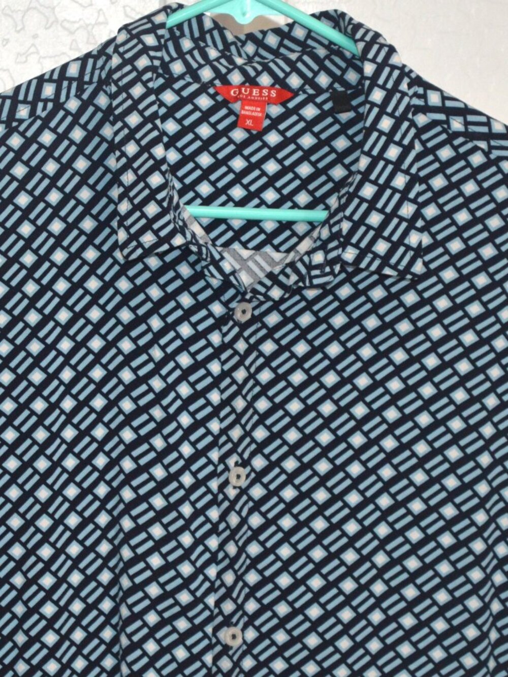 GUESS Men's Shirt XL – Blue/White Geometric Pattern